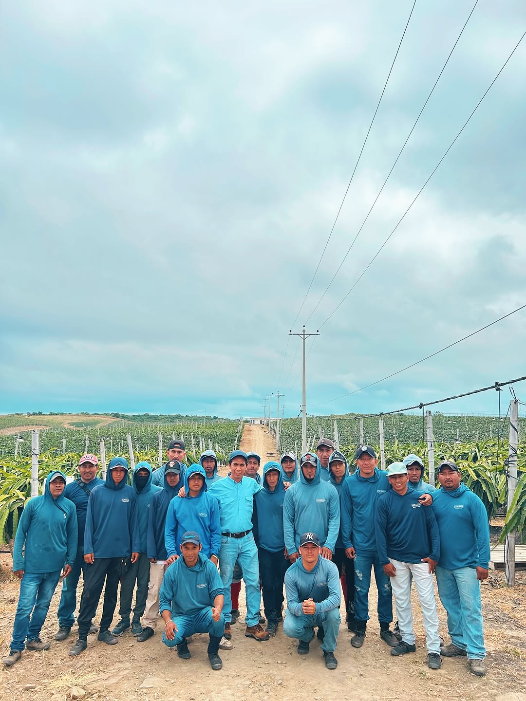 Equipo de campo de Ecuarurukuna en el cultivo