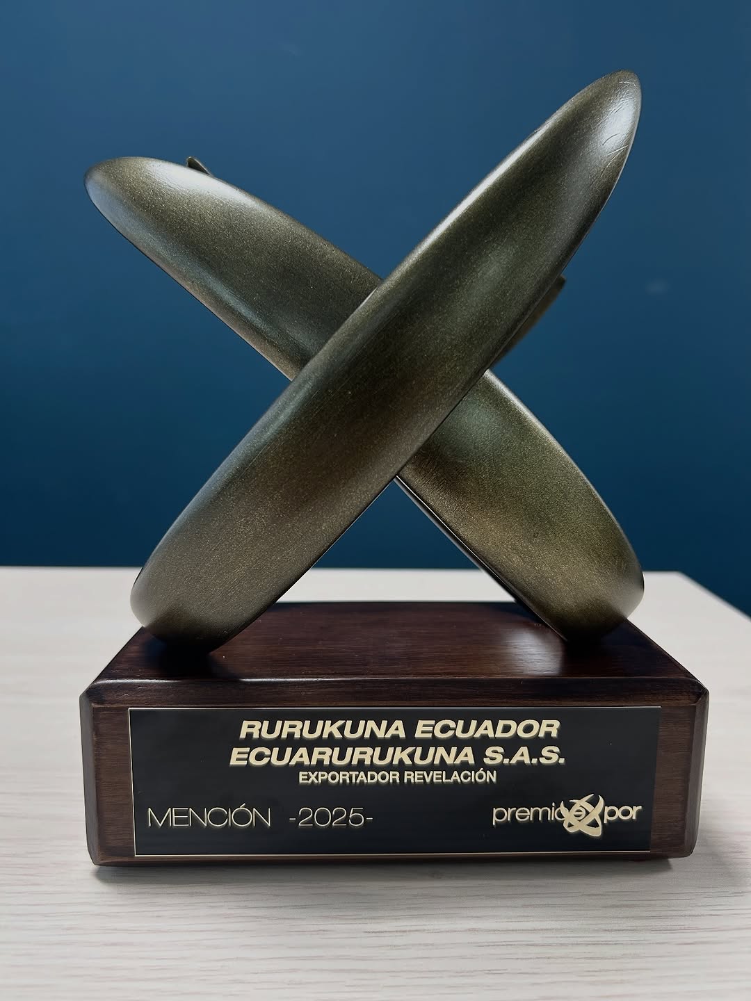 Trofeo del premio Exportadora Revelación de Fedexpor